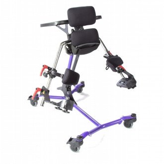 С разведением ног